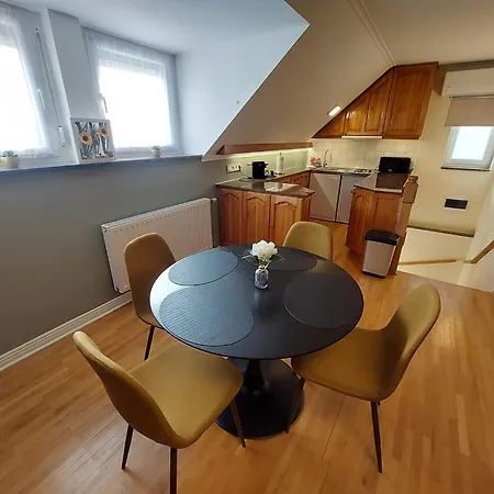 - - Buekfurdo Apartment