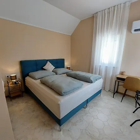- - Buekfurdo Apartmán *